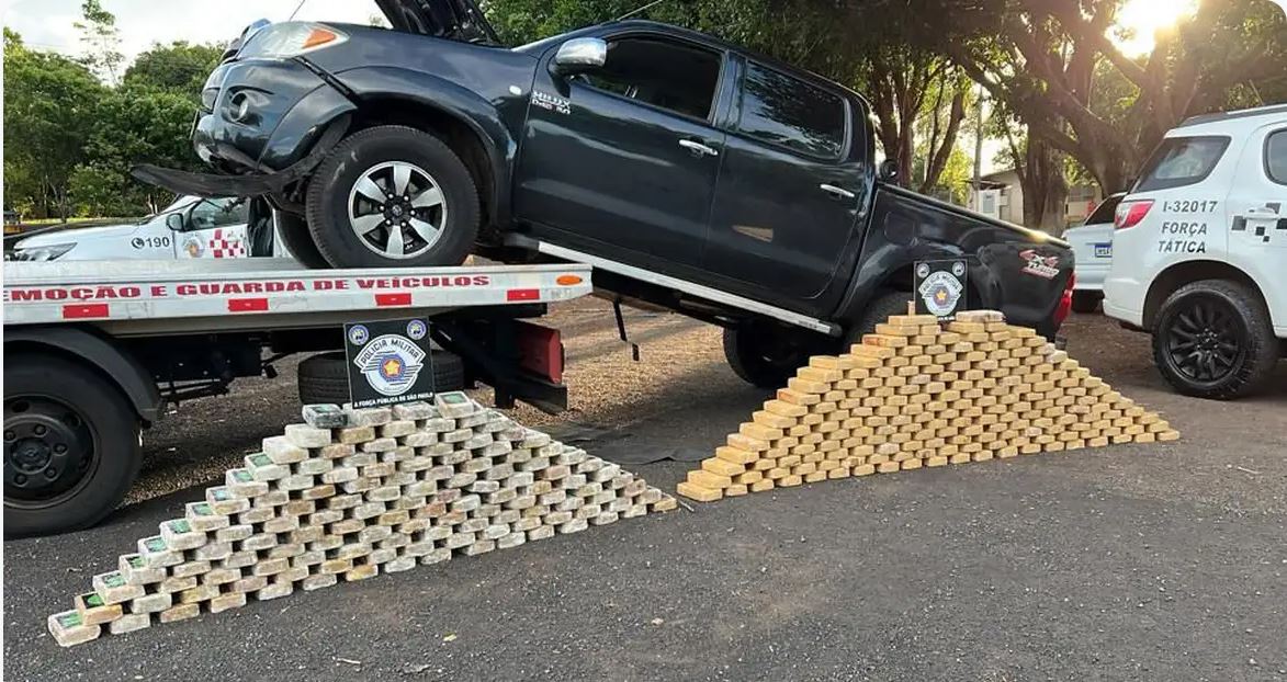 Capa: Policial rodoviário federal é preso na SP-27 por transporte de cocaína