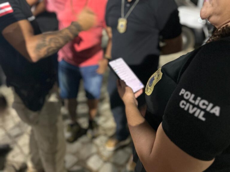 Capa: Homicida é preso curtindo trio elétrico no Campo Grande