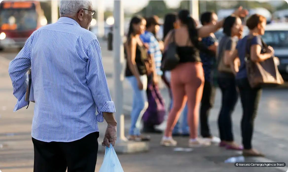 Capa: Governo antecipa décimo terceiro de aposentados e pensionistas