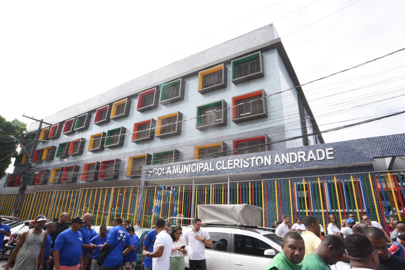 Capa: Prefeitura de Salvador entrega maior escola da cidade; capacidade para mais de 2 mil alunos