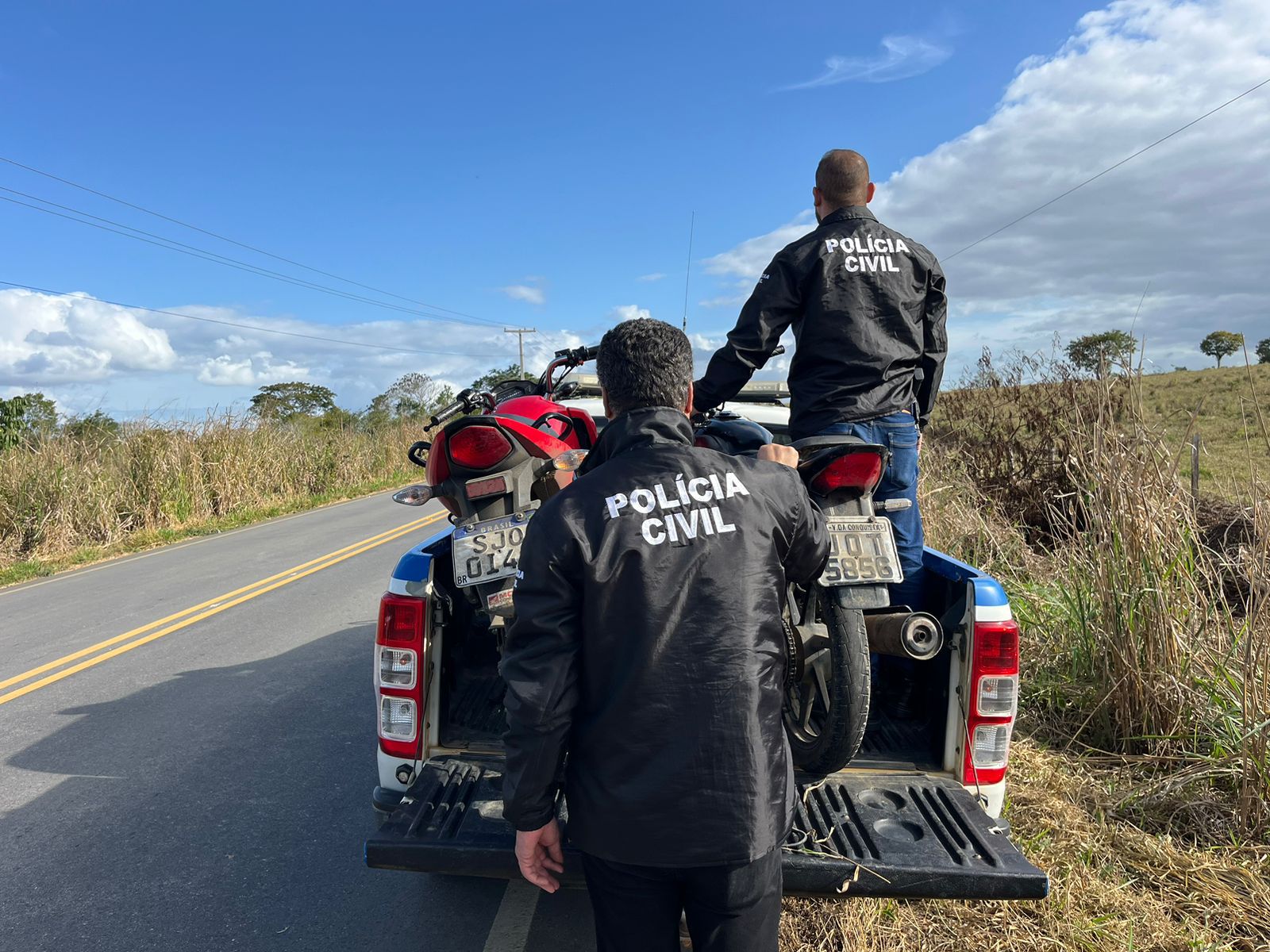 Capa: Dupla é presa com motocicletas roubadas em Vitória da Conquista