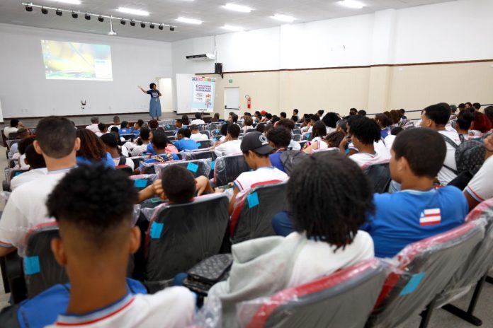 Capa: Caravana do Programa Bahia pela Paz chega em Águas Claras