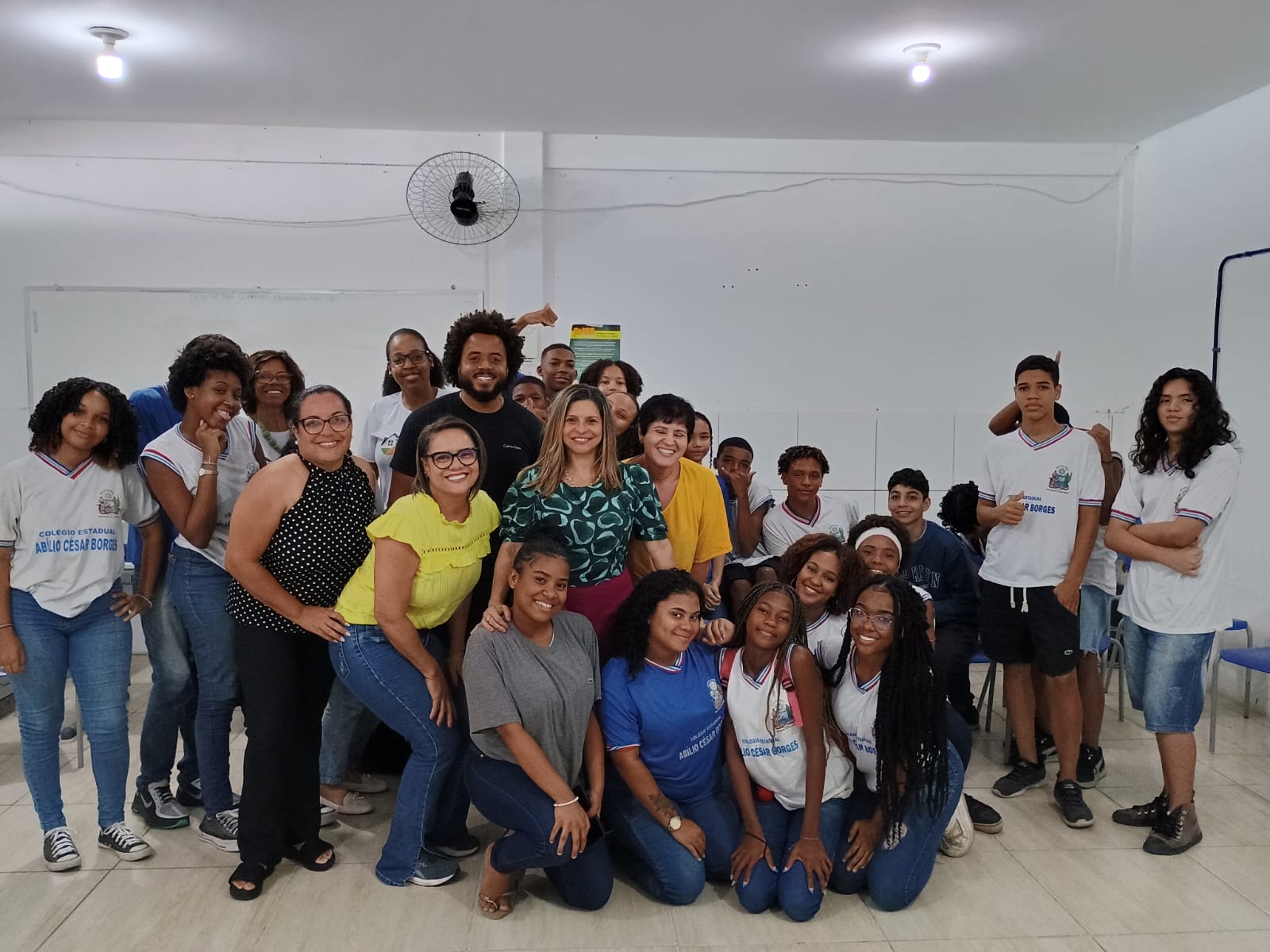 Capa: Alunos de escola pública de Salvador participam de palestra sobre violência contra a mulher