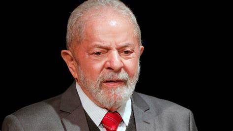 Capa: Lula cai em banheiro e cancela viagem para a Rússia