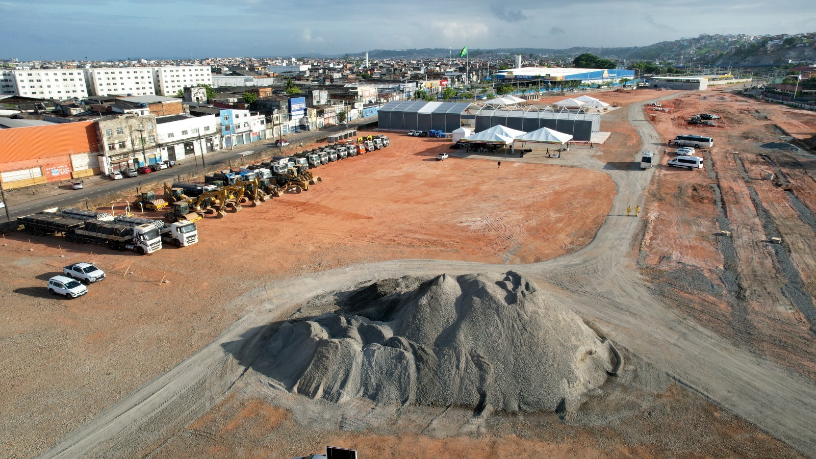 Capa: Governador Jerônimo Rodrigues vistoria obras do VLT Salvador