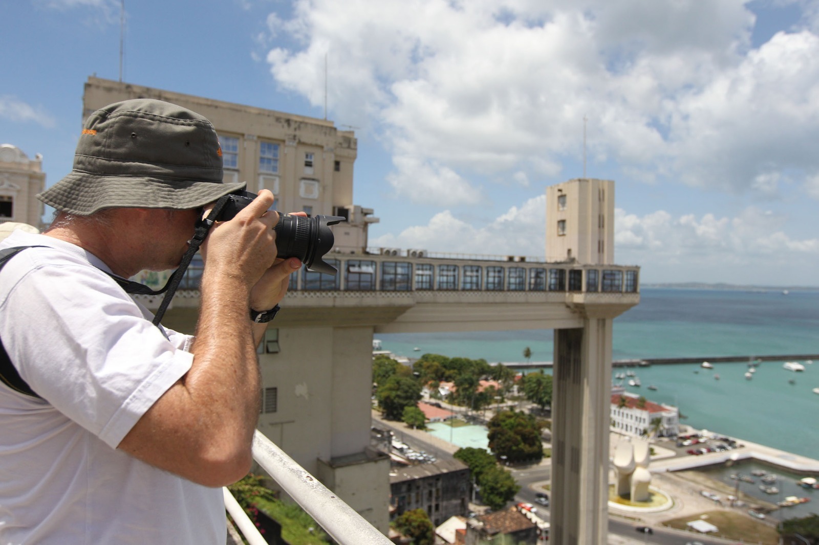 Capa: Bahia lidera turismo nacional no verão