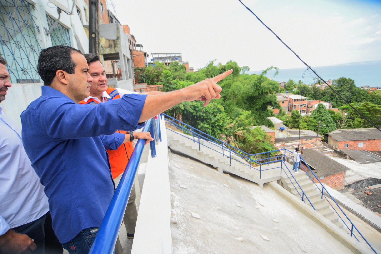 Capa: Prefeitura de Salvador entrega contenção de encosta no Alto da Terezinha