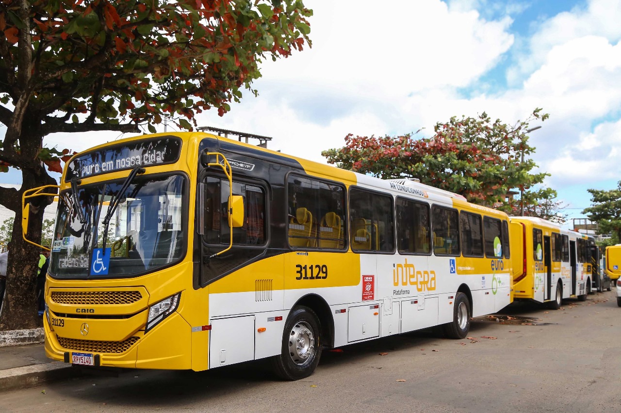 Capa: Após reivindicações da população, Prefeitura reativa linhas de ônibus que estavam suspensas